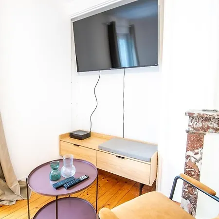 Le Petit Amandier - *